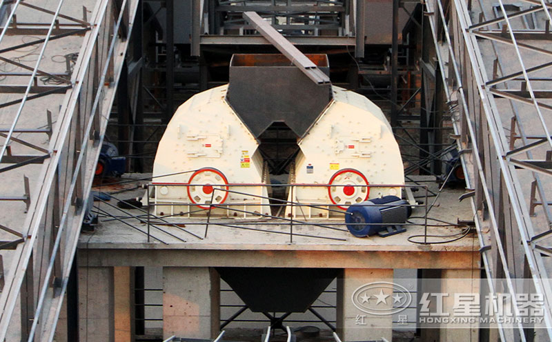 重錘破碎機(jī)工作現(xiàn)場(chǎng)