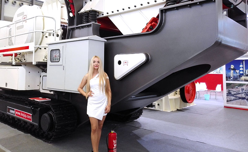 紅星履帶式移動(dòng)破碎機(jī)寶馬展