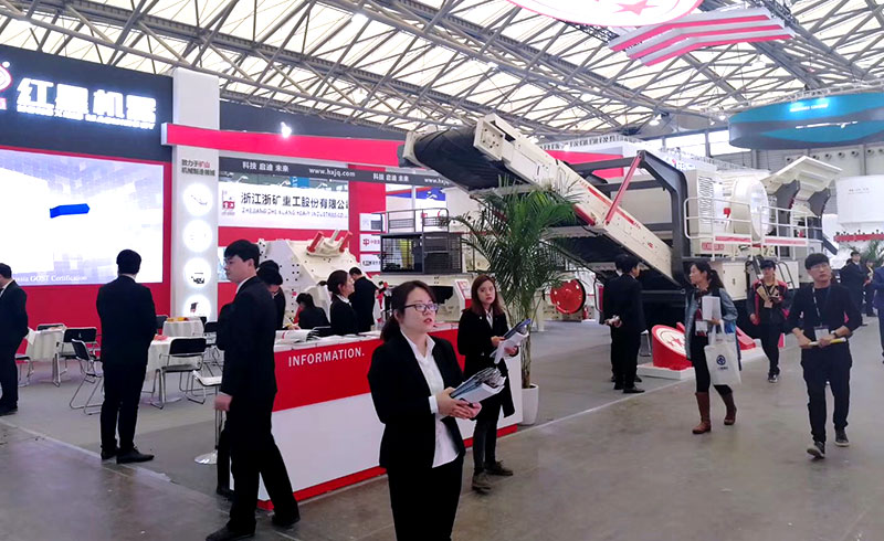 紅星履帶式移動破碎機(jī)寶馬展