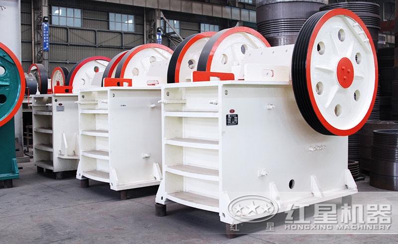 石灰?guī)r顎式破碎機(jī)車間圖