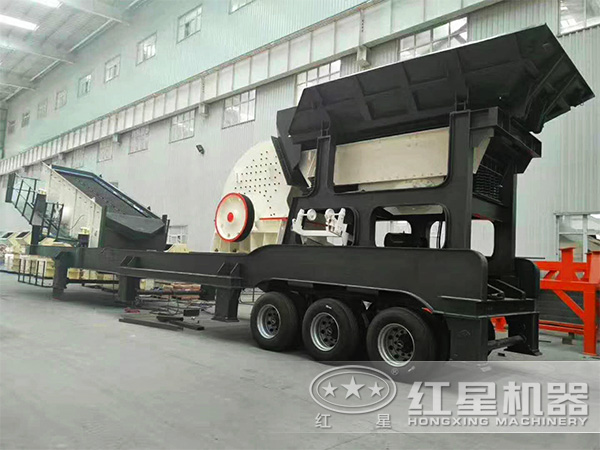 移動(dòng)重錘式破碎機(jī)車(chē)間