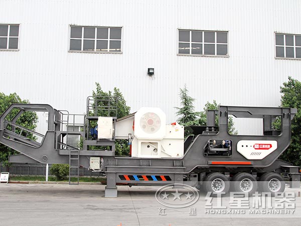 汽車車載移動碎石機(jī)高清實(shí)拍