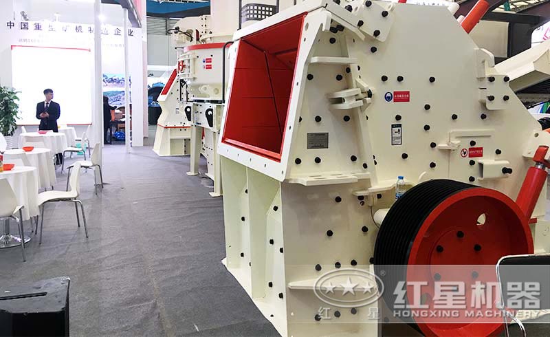 紅星反擊式破碎機(jī)錘頭采用高錳耐磨材料