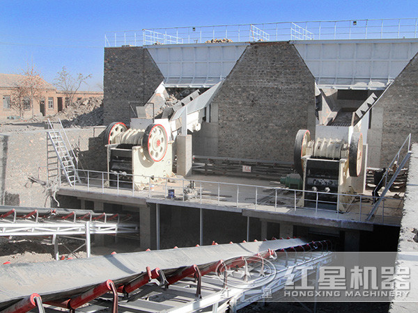 顎式破碎機(jī)生產(chǎn)現(xiàn)場2