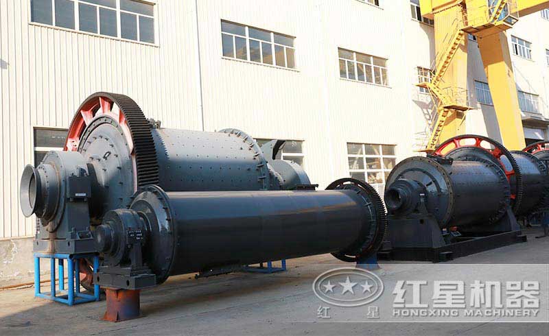 不同型號的球磨機廠區(qū)實拍