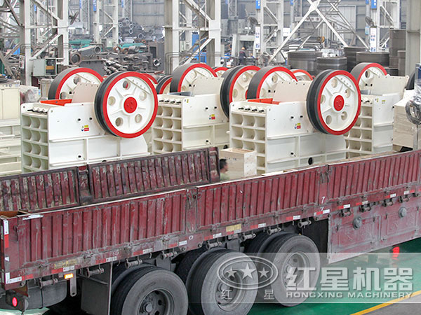 鄂式碎石機(jī)車(chē)間實(shí)拍