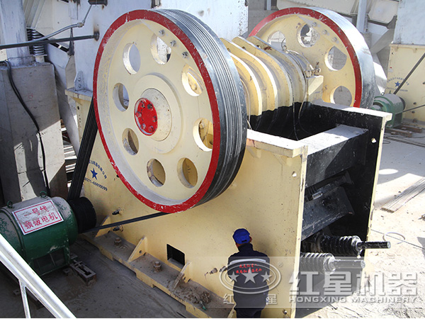 大型破石機現(xiàn)場