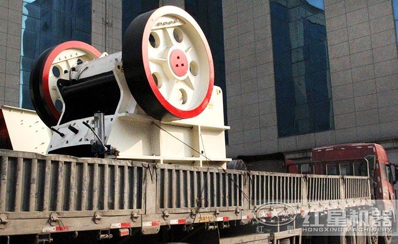 顎式破碎機(jī)發(fā)貨進(jìn)行中