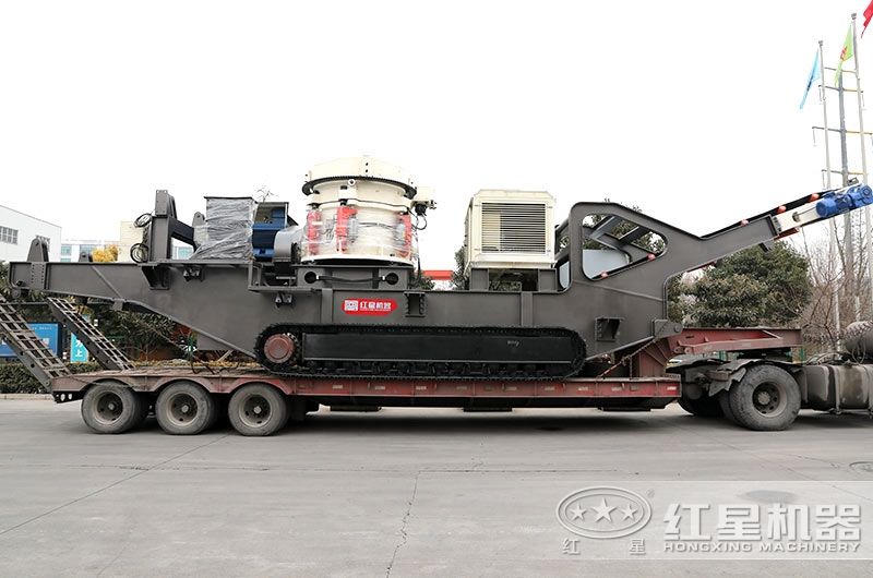 履帶式移動砂石破碎機發(fā)貨進行中