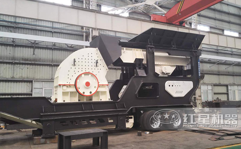 小型移動(dòng)重錘式破碎機(jī)