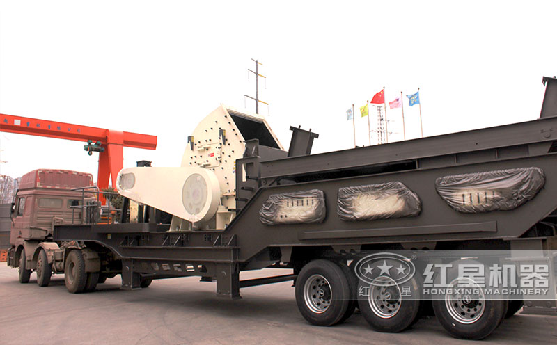 移動(dòng)式錘式破碎機(jī)發(fā)貨現(xiàn)場(chǎng)