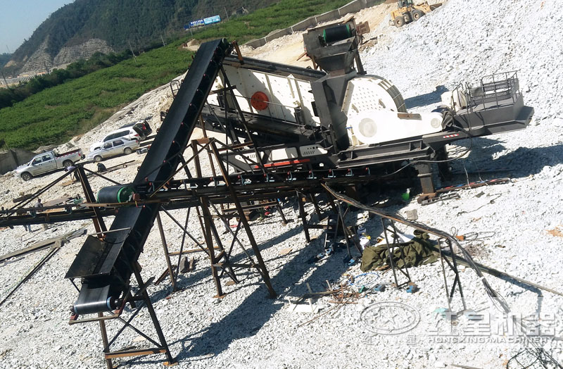 移動組合式粉碎石機工作現(xiàn)場1