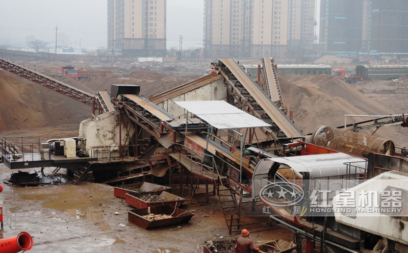 建筑垃圾破碎篩分現(xiàn)場(chǎng)