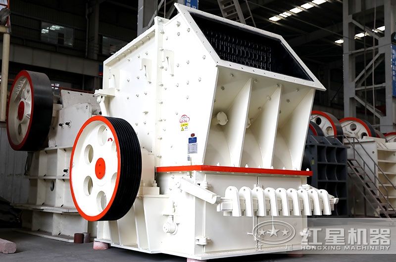 單段破碎機(jī)車間實(shí)拍