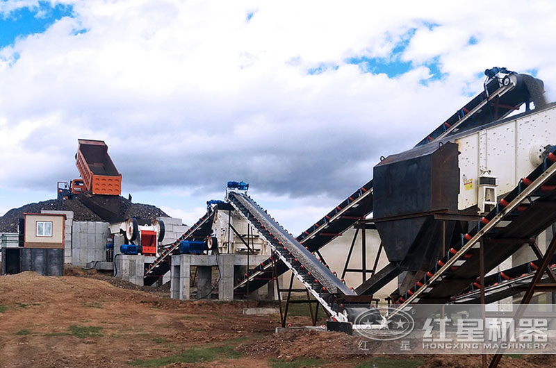 外蒙客戶小型破碎機(jī)應(yīng)用現(xiàn)場