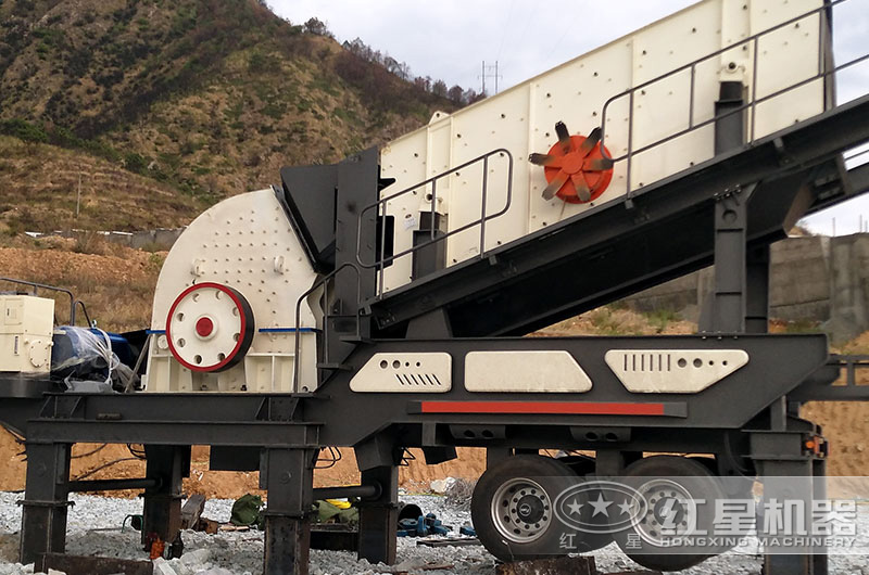 移動(dòng)重錘式破碎機(jī)現(xiàn)場(chǎng)