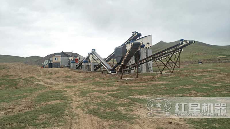 外蒙時產(chǎn)30噸小型破碎生產(chǎn)現(xiàn)場