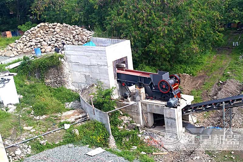 根據(jù)要加工的原始石料粒度大小確定是否配備顎式破碎機