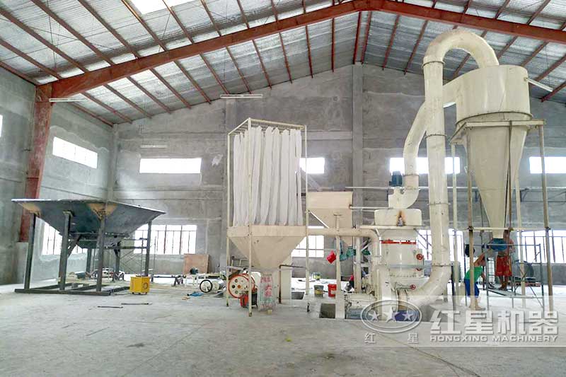 石灰石磨粉生產(chǎn)線現(xiàn)場建設(shè)初期圖片