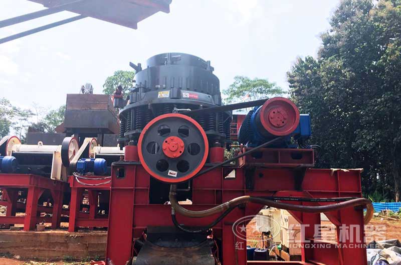 印尼河石破碎生產(chǎn)線復(fù)合型圓錐破碎機(jī)
