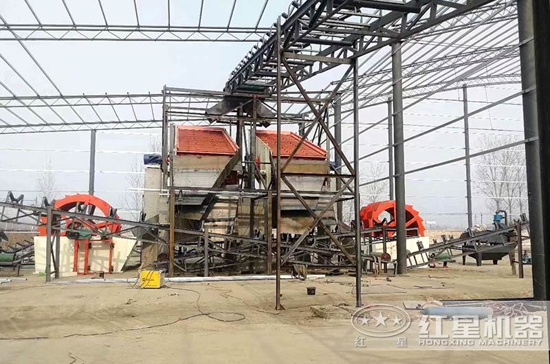 兩臺雙輪水洗沙機用于中型砂石場聯(lián)合作業(yè)