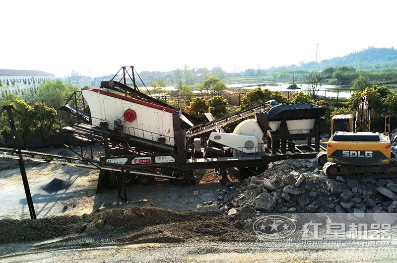 移動(dòng)錘式破碎機(jī)現(xiàn)場(chǎng)