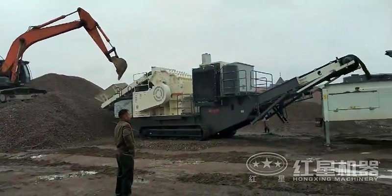 履帶移動(dòng)制沙機(jī)加工現(xiàn)場(chǎng)科技環(huán)保