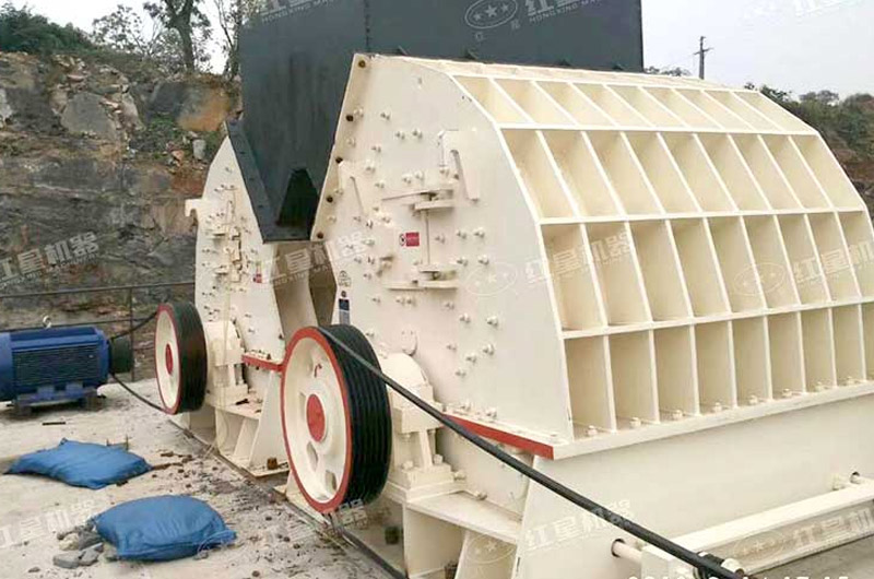 錘式破碎機(jī)安裝現(xiàn)場