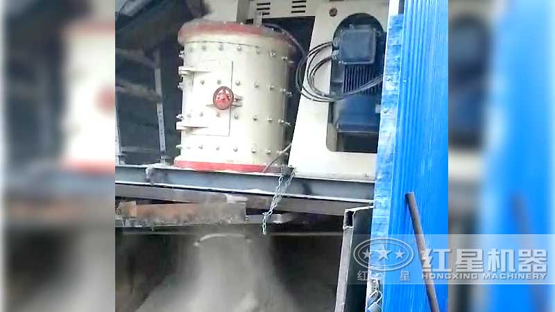 復(fù)合式破碎機(jī)制沙現(xiàn)場