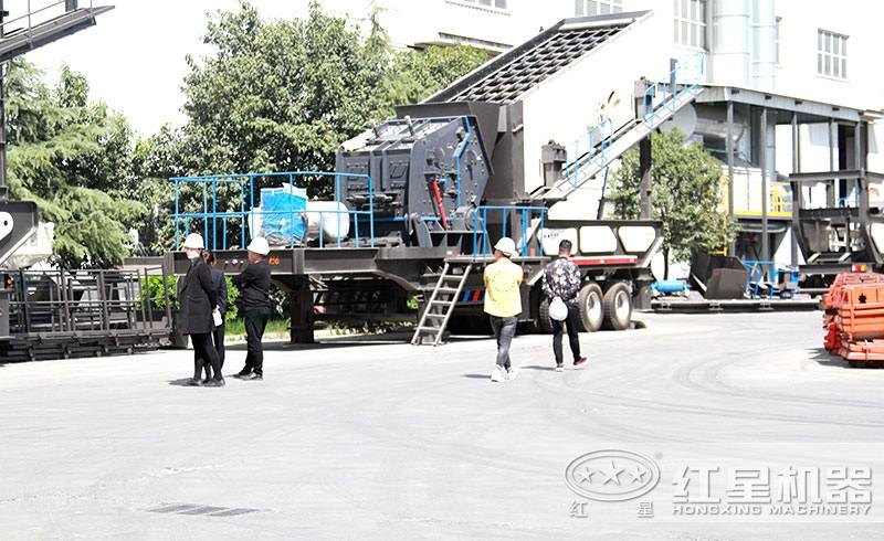 移動(dòng)反擊式破碎機(jī)