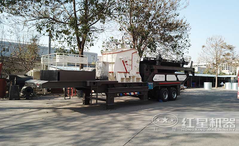 移動(dòng)式破碎機(jī)也就是建筑垃圾破碎機(jī)