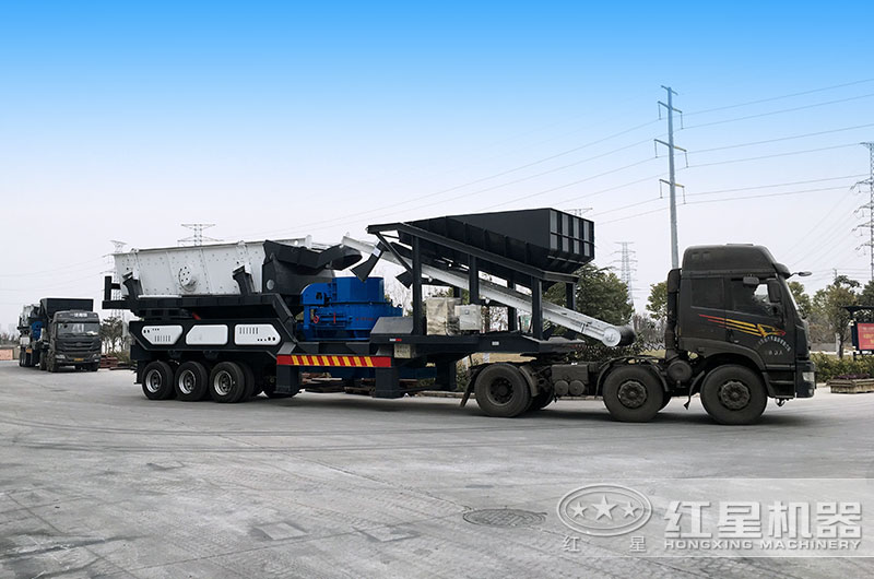 搭載制砂機(jī)+振動(dòng)篩的小型移動(dòng)破碎機(jī)