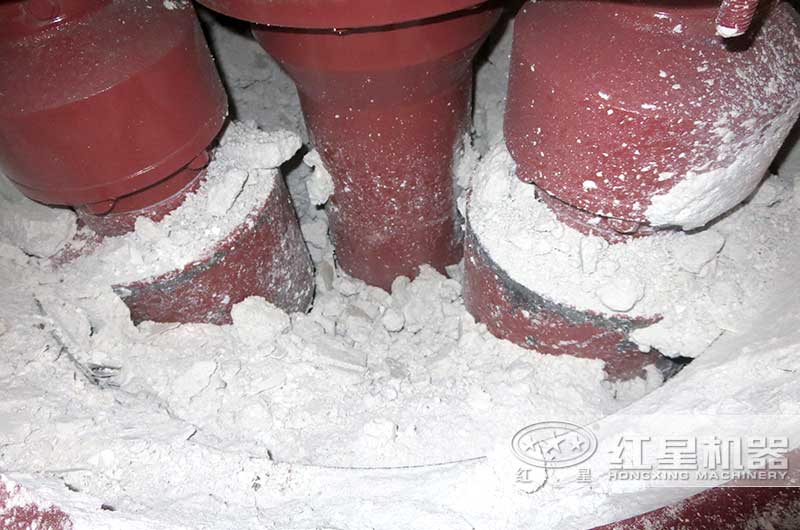 紅星雷蒙磨粉機部件采用優(yōu)質(zhì)耐材制作