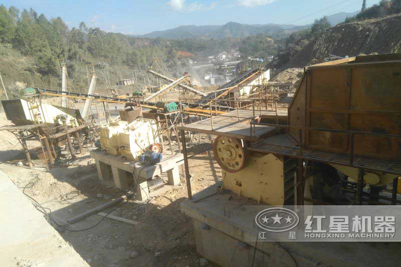 青石子加工生產(chǎn)線現(xiàn)場