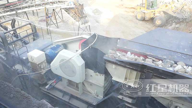 移動(dòng)破碎機(jī)進(jìn)料