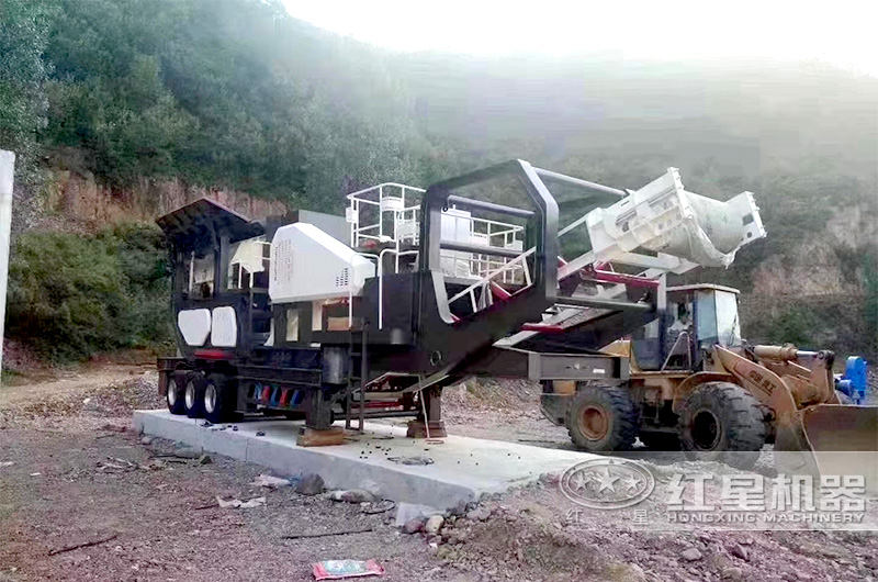 移動(dòng)顎式破碎機(jī)