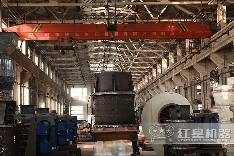 復合式破碎機生產(chǎn)車間