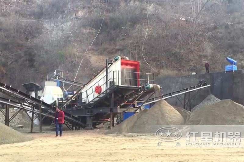 淮南移動重錘式破碎機生產(chǎn)現(xiàn)場