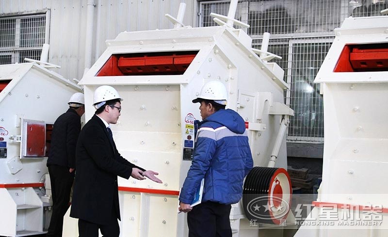 大型反擊式破碎機用戶參觀現(xiàn)場