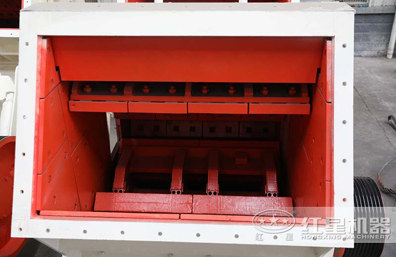 反擊式破碎機(jī)進(jìn)料口