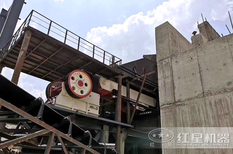 臨沂小型碎石生產(chǎn)線破碎現(xiàn)場(chǎng)一