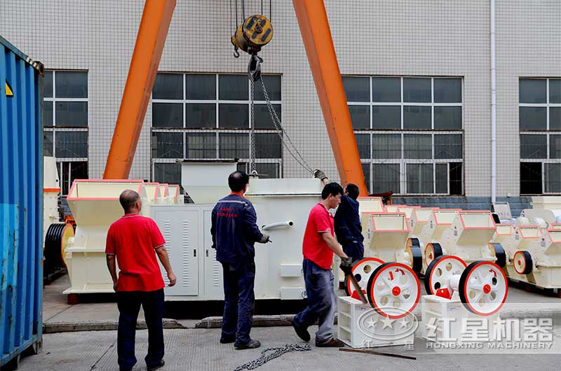 電控柜和小型顎破發(fā)貨