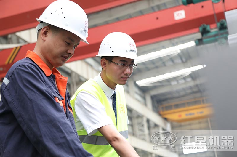 紅星技術(shù)人員工作現(xiàn)場(chǎng)