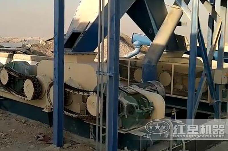 對(duì)輥式破碎機(jī)現(xiàn)場(chǎng)