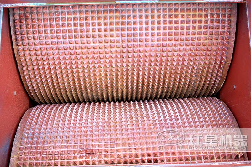 對輥破碎機(jī)輥輪特寫