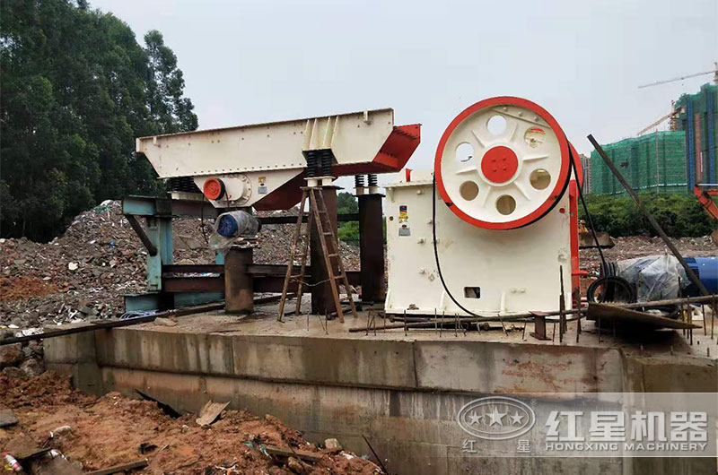 固定式750*1060顎式破碎機(jī)現(xiàn)場