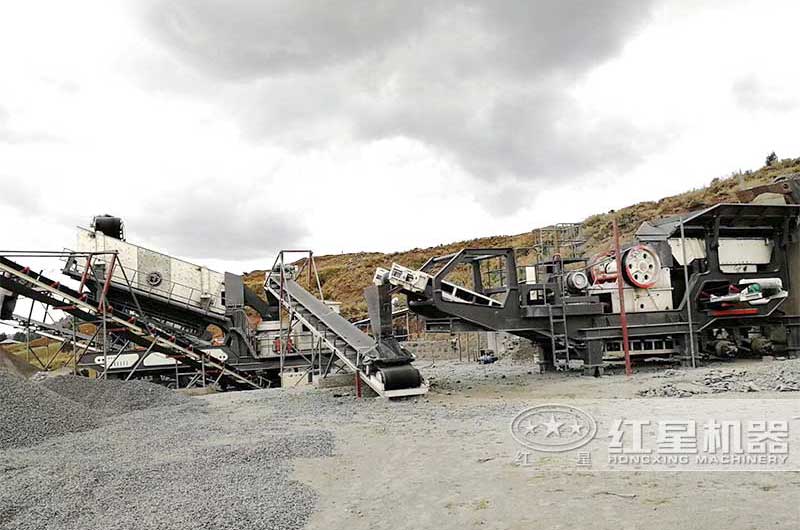 移動石料破碎機作業(yè)現(xiàn)場實拍