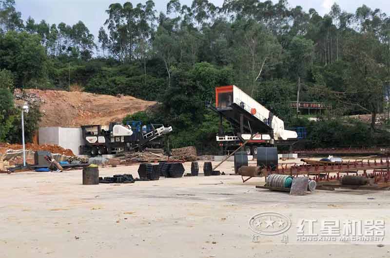 河南新鄉(xiāng)車載式移動(dòng)破碎機(jī)現(xiàn)場實(shí)拍