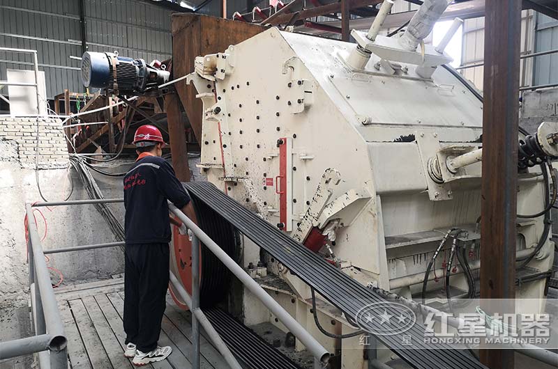 渦旋強(qiáng)力反擊式破碎機(jī)現(xiàn)場