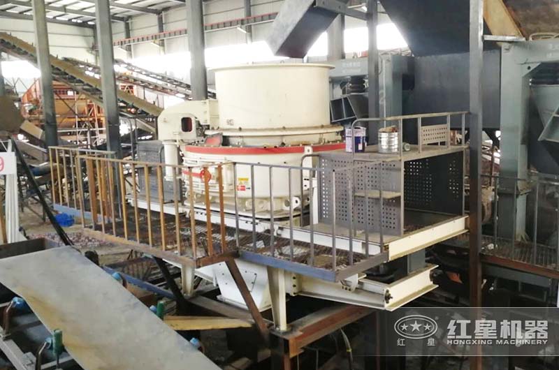 鵝卵石顎式破碎機(jī)生產(chǎn)現(xiàn)場